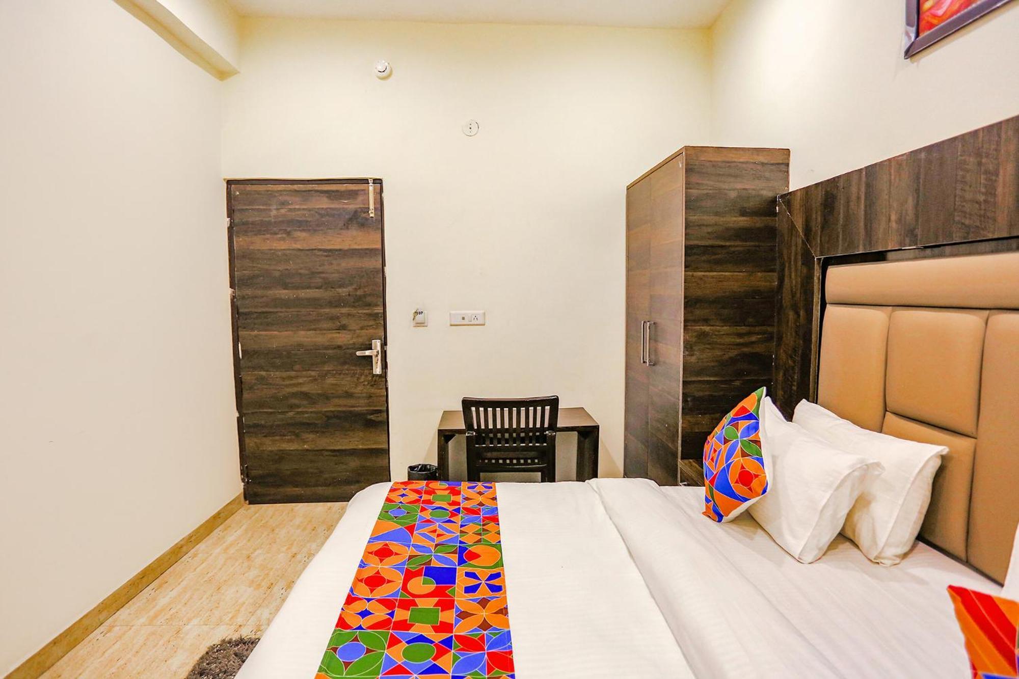 Fabhotel The Kiara Near Igi Delhi Airport Neu-Delhi Exterior foto